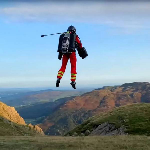 Paramédicos en traje volador para llegar a las víctimas en minutos, ya en pruebas